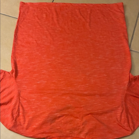 🔥5 for 20🔥 Guess Bright Orange V-Neck Tee M - Picture 4 of 5
